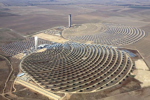 Solar Power Plant (photo: Koza1983, 2007, CC License 3.0)